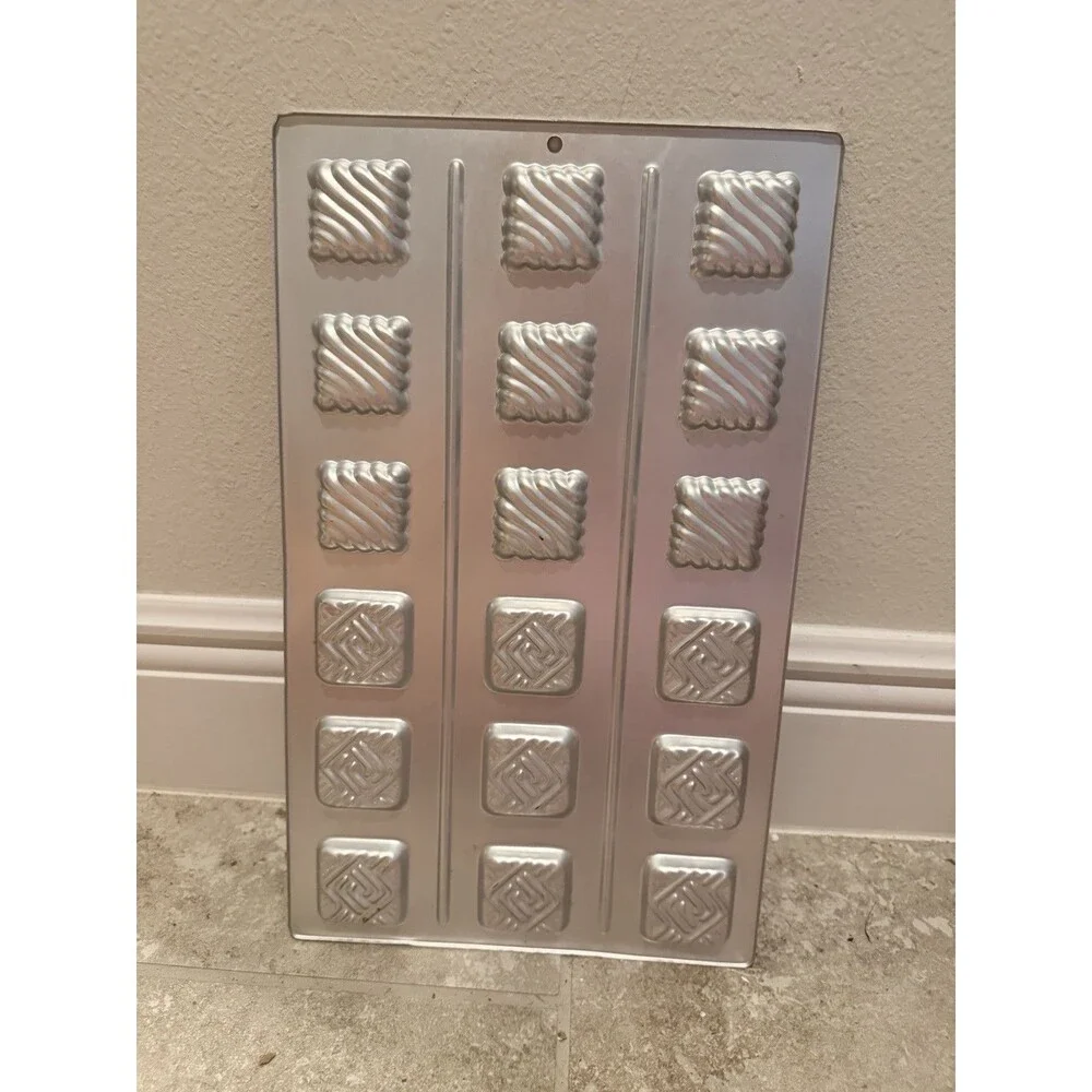 Vintage Wilton chocolate mould perfect for your collection, adorable squares